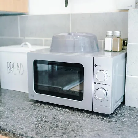 Incredible 4bedroom In Salford, Game Room, Free Parking, Smart Tv Διαμέρισμα *