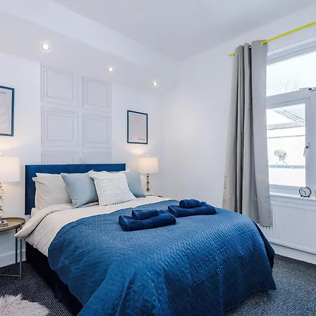 Incredible 4bedroom In Salford, Game Room, Free Parking, Smart Tv Διαμέρισμα *