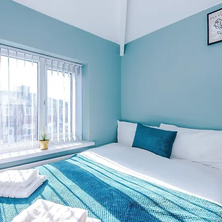 Apartamento Stunning 3 Bedroom In Stretford, Game Room, Summer House, Smart Tv, Driveway *