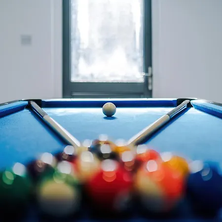 Appartement Stunning 3 Bedroom In Stretford, Game Room, Summer House, Smart Tv, Driveway *