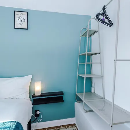 Stunning 3 Bedroom In Stretford, Game Room, Summer House, Smart Tv, Driveway *