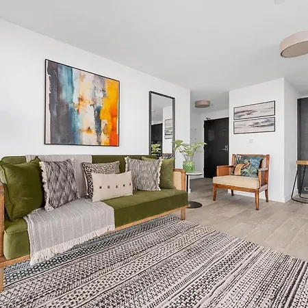 1 Bed Old Trafford Flat Rooftop Views * Manchester
