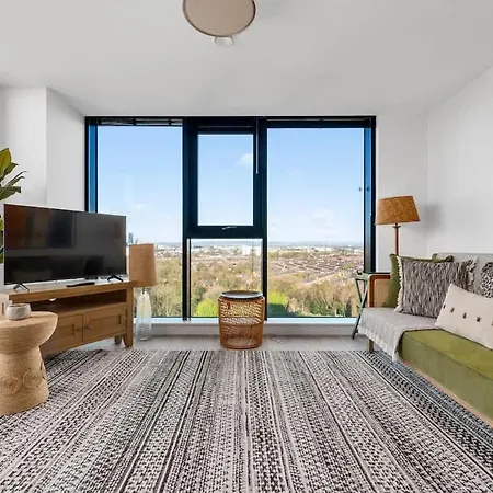 1 Bed Old Trafford Flat Rooftop Views * Manchester