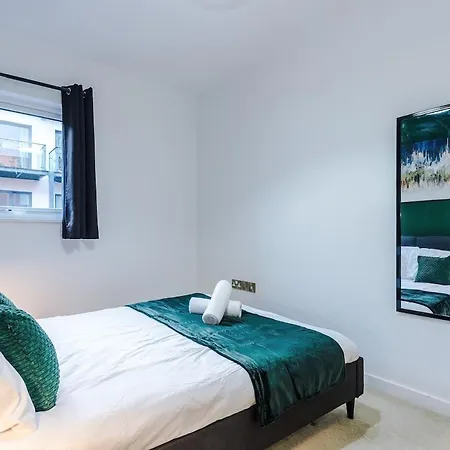 New, 2br Apartment, Pool Table, Parking, Ps4 * Manchester