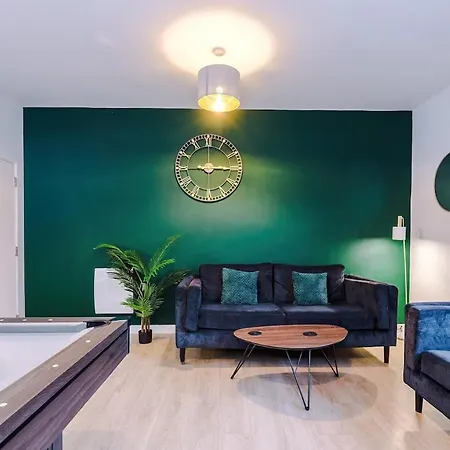 New, 2br Apartment, Pool Table, Parking, Ps4 Apartment Manchester