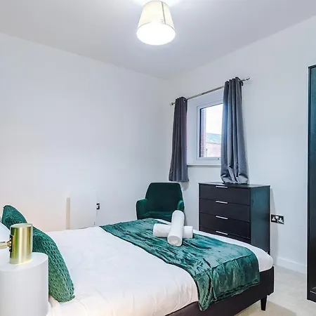 New, 2br Apartment, Pool Table, Parking, Ps4 *
