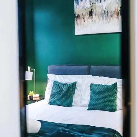 New, 2br Apartment, Pool Table, Parking, Ps4 * Manchester