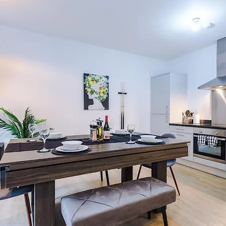 New, 2br Apartment, Pool Table, Parking, Ps4