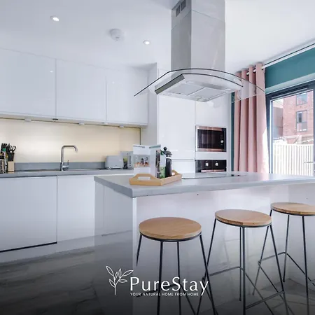 Luxury 5-bedroom House Sleeps 9 With Private Garden By Purestay Semesterbostad Manchester
