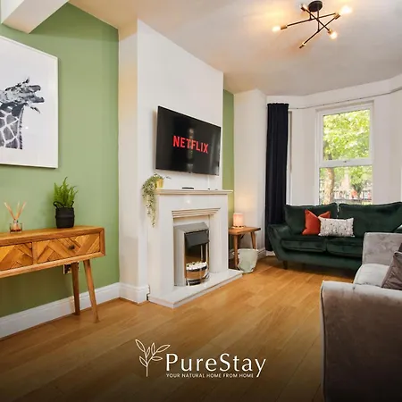 Holiday home Big Contractor House With 6 Beds & Free Parking By Purestay - 14 Night Min! Manchester