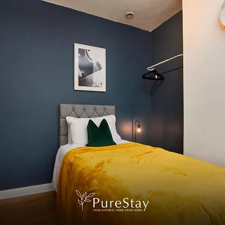 Дом отдыха Big Contractor House With 6 Beds & Free Parking By Purestay - 7 Night Min! *