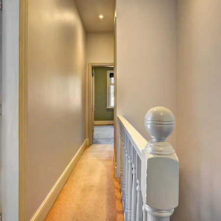 Feriehus Stunning Garden Home By Levenshulme Station - Pass The Keys Manchester