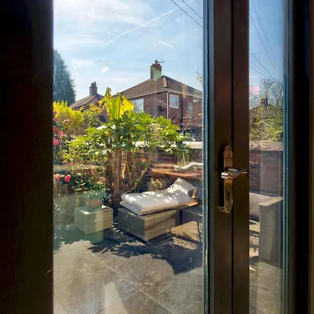 Stunning Garden Home By Levenshulme Station - Pass The Keys Feriehus *