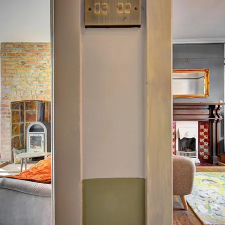 Stunning Garden Home By Levenshulme Station - Pass The Keys *