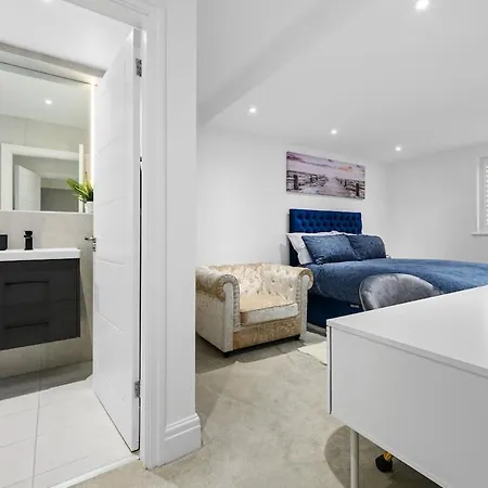 Luxury Heart Of Didsbury مانشستر