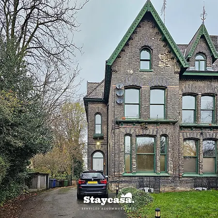 Апартаменты Whalley Range Hideaway 7mins To With Parking