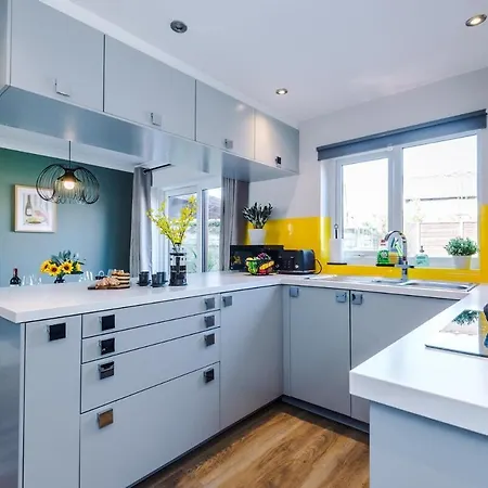 Ferienhaus New! Spacious 3-bed By 53 Degrees Property, Ideal For Weekend Guests & Business! Manchester