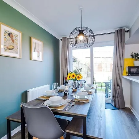 Ferienhaus New! Spacious 3-bed By 53 Degrees Property, Ideal For Weekend Guests & Business! *