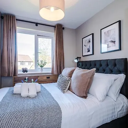New! Spacious 3-bed By 53 Degrees Property, Ideal For Weekend Guests & Business! Ferienhaus Manchester