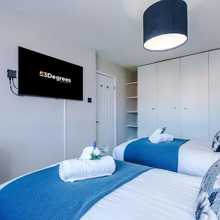 Ferienhaus New! Spacious 3-bed By 53 Degrees Property, Ideal For Weekend Guests & Business!
