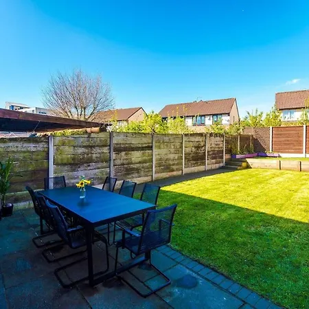 Ferienhaus New! Spacious 3-bed By 53 Degrees Property, Ideal For Weekend Guests & Business! *