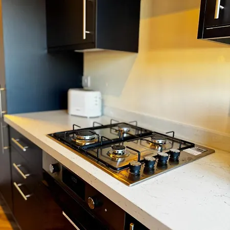 בית נופש Hub - 2br With Free Parking, Near Airport & Attractions מנצ'סטר