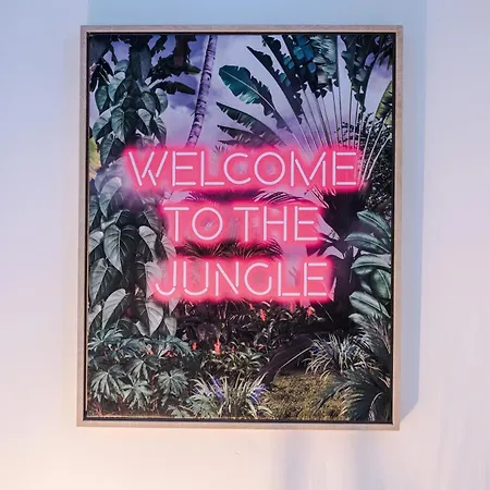 Дом отдыха Large 4 Bed House Sleeps 8 By Host A *