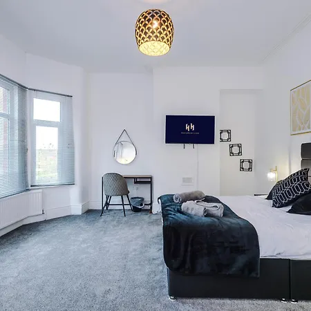 Large 4 Bed House Sleeps 8 By Host A Дом отдыха Манчестер