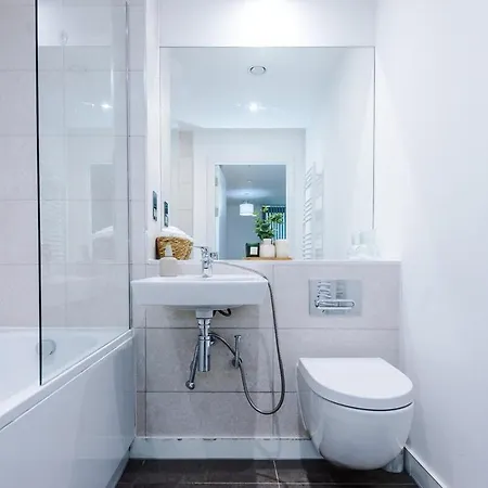 New Stylish Mcr Picadilly 2 Mins Away ! *