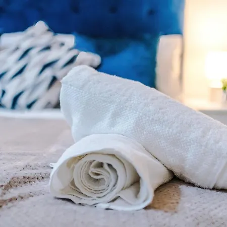 New Stylish Mcr Picadilly 2 Mins Away ! * Manchester