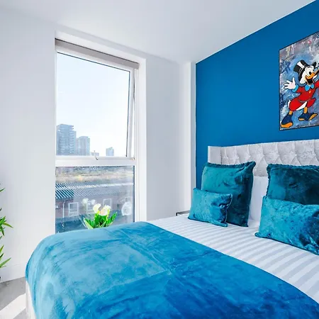 Lux Livin' - Luxury 5 Bed Centre アパート