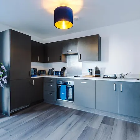 Lux Livin' - Luxury 5 Bed Centre *