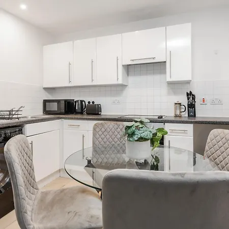 Lux Livin' - Luxury 2 Bed Centre Free Parking Appartement *