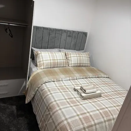 Apartment 1 Bedroom Flat - Airport - 7 Mins To Man - Staycations & Business Stays! Manchester