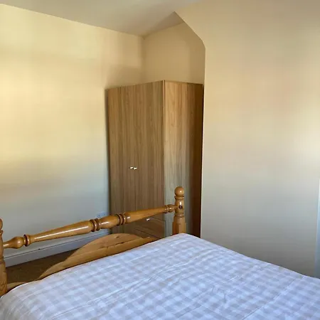 Hébergement de vacances Spacious 3 Bed With Driveway *