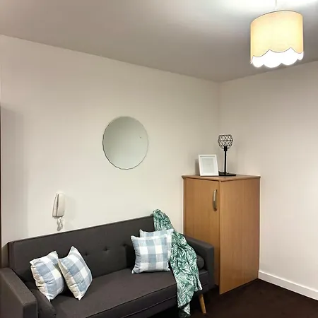 Chic Trafford Apartment, Private Underground Parking, Fast Wi-fi, Self Check-in Anytime, 5 Mins To Old Trafford Stadium 公寓 曼彻斯特