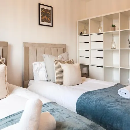 Apartman Luxury Sleeps 9 With Hot Tub & Pool *