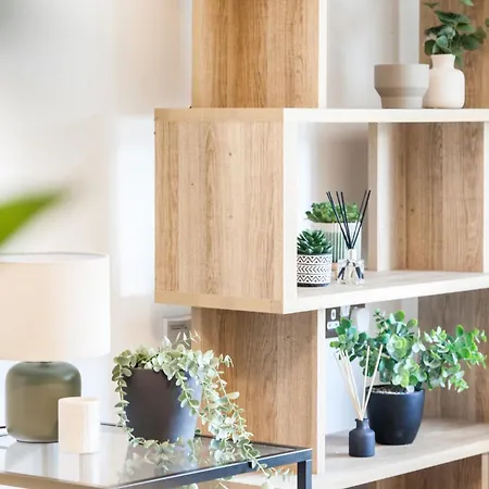 Apartment Luxury Sleeps 9 With Hot Tub & Pool