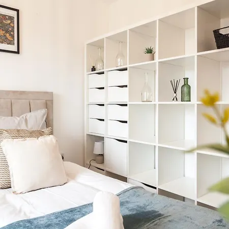 Apartment Luxury Sleeps 9 With Hot Tub & Pool