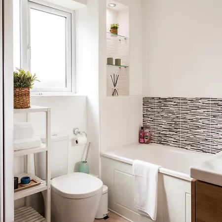 Apartment Luxury Sleeps 9 With Hot Tub & Pool