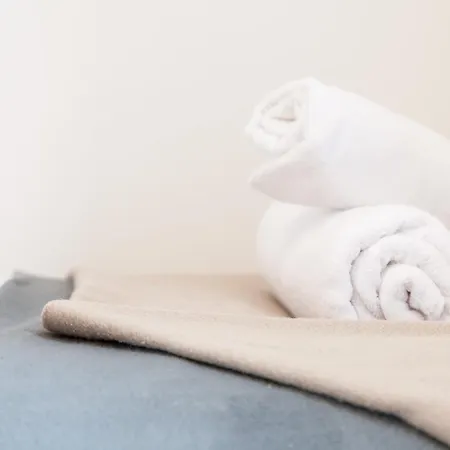 Daire Luxury Sleeps 9 With Hot Tub & Pool Manchester