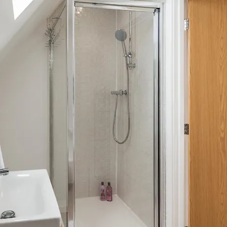 Luxury Sleeps 9 With Hot Tub & Pool Daire *