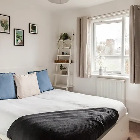 Apartment Luxury Sleeps 9 With Hot Tub & Pool