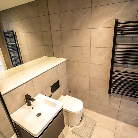 Modern And Sleek 2 Bed Flat In Apartamento