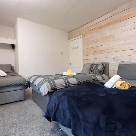 Long 3br House With Parking Feriehus
