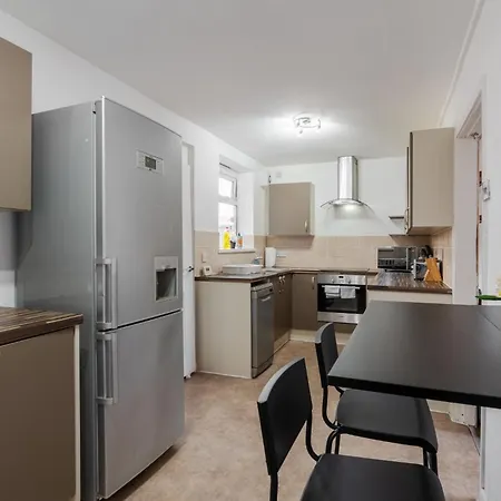 Long 3br House With Parking Feriehus