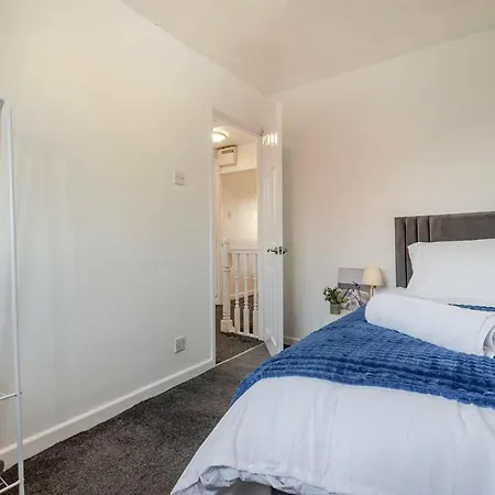 Entire Home With Free Parking Near Old Trafford, Media City & City Centre