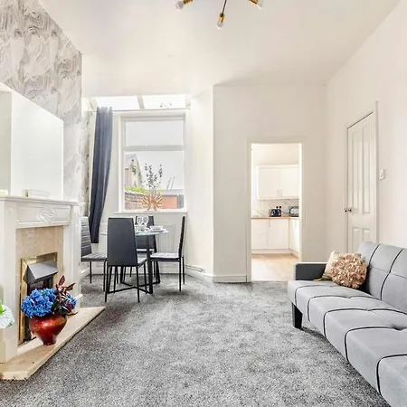 Apartamento 2 Min Walk Etihad Stadium & Coop Arena - 3br, Free Parking