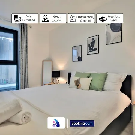 Modern 2 Bed, 2 Bath With Ensuite By Avalora Short Lets & Serviced Salford With Balcony, Near Tram Stop Salford Quays * Manchester