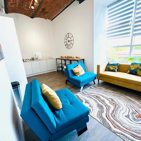 Chic Mill With Canal Views Apartment *